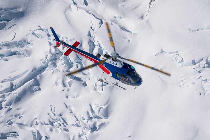 Snow landing helicopter flight